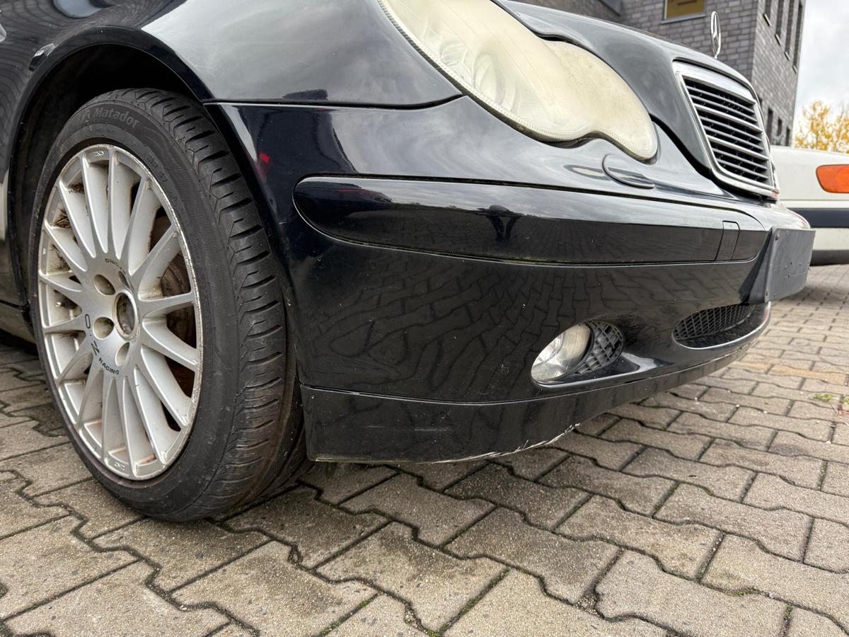 Mercedes C Klasse W203 original Stoßstange vorn 040 Schwarz BJ04 Mercedes C Klasse W203 original Stoßstange vorn 040 Schwarz BJ04